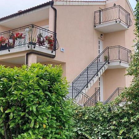 Apartmani Tomislav Krk Town Exteriör bild