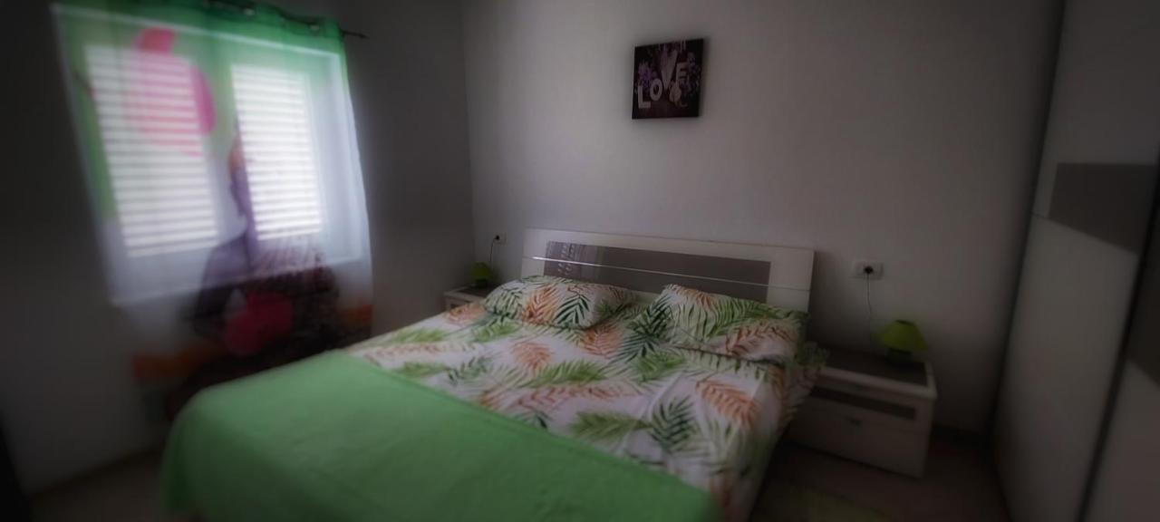 Apartmani Tomislav Krk Town Exteriör bild