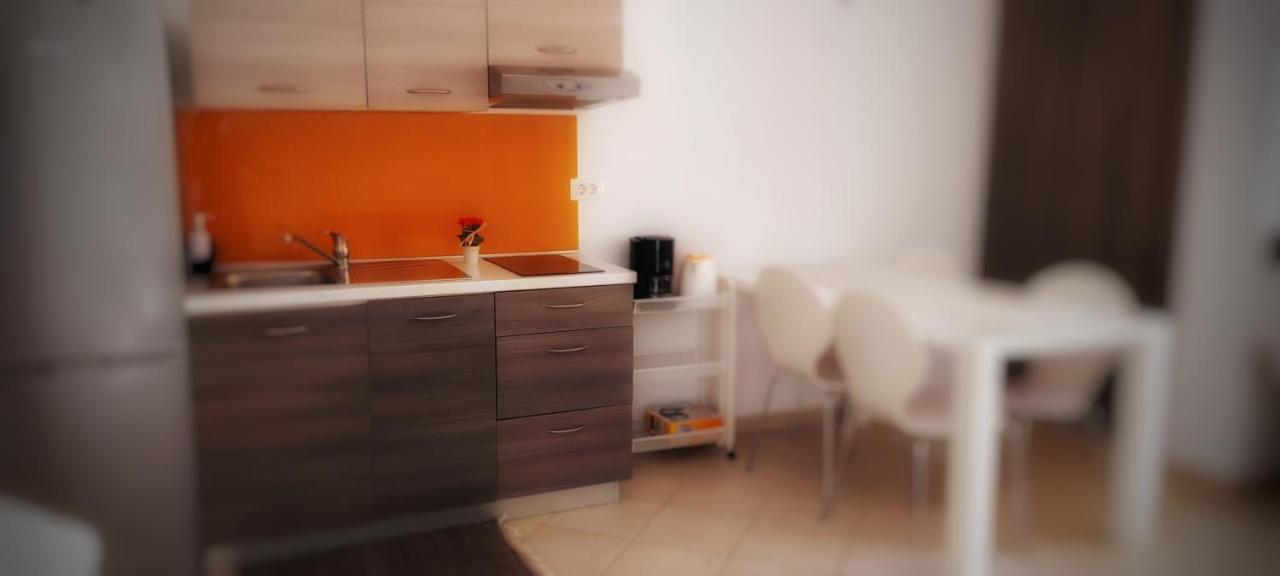 Apartmani Tomislav Krk Town Exteriör bild