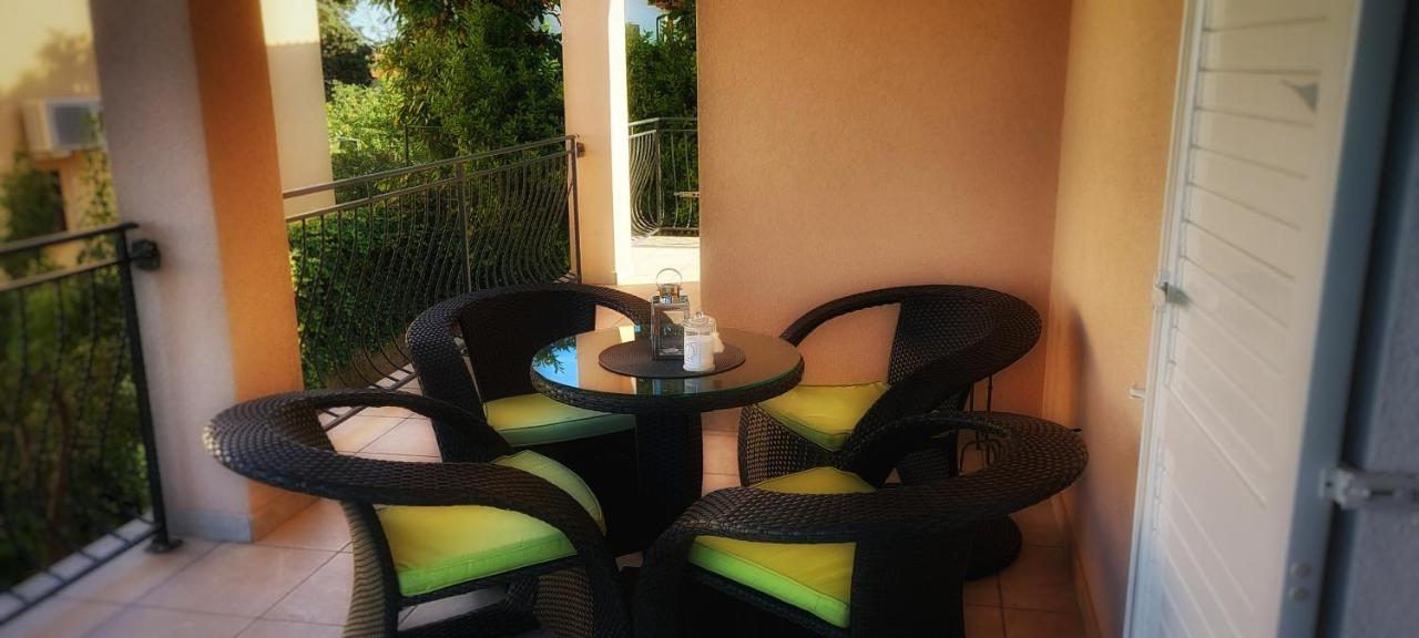 Apartmani Tomislav Krk Town Exteriör bild