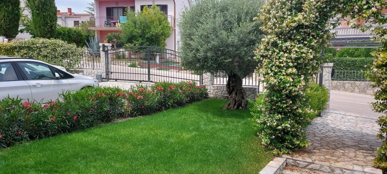 Apartmani Tomislav Krk Town Exteriör bild
